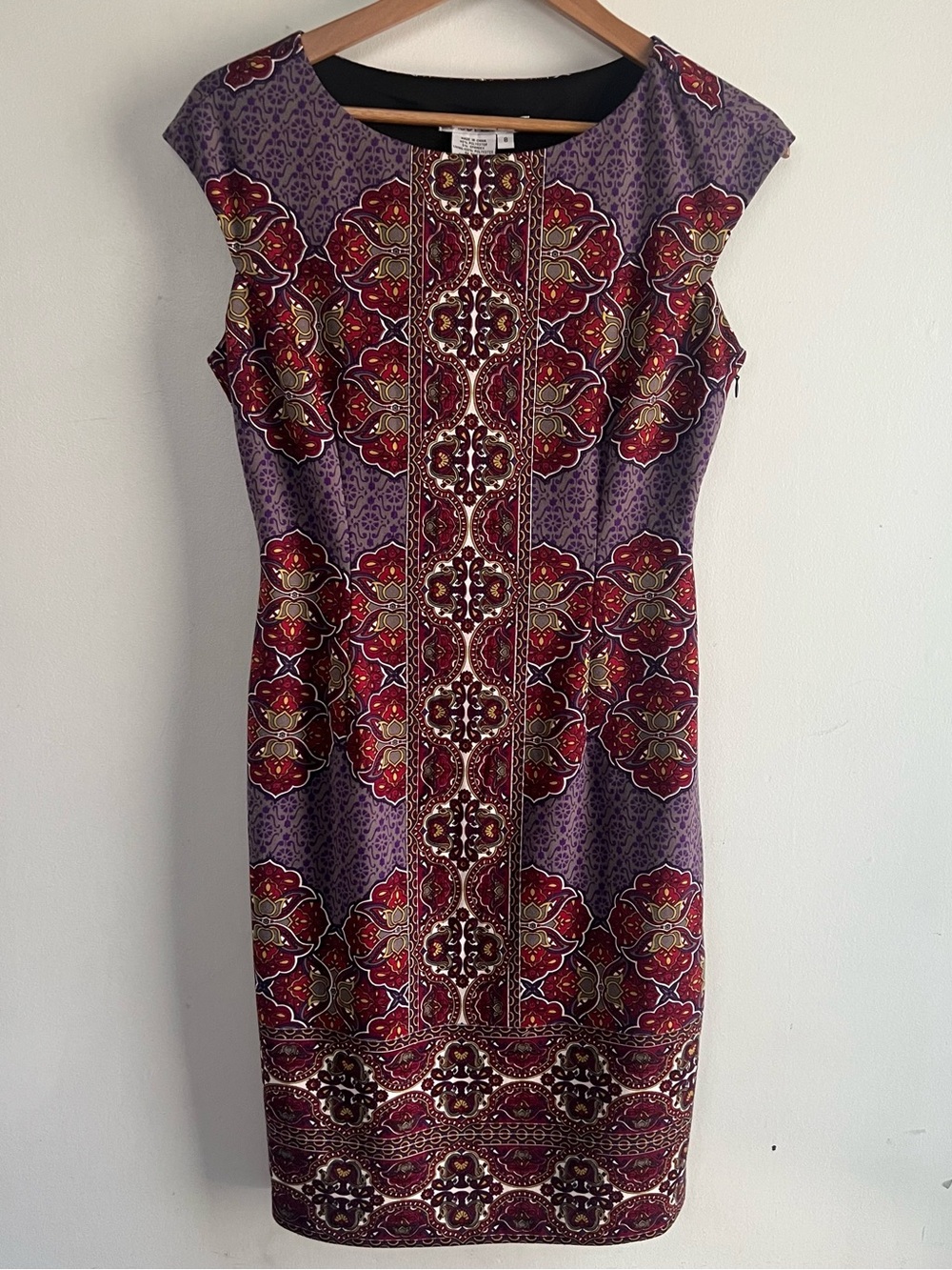 Maggy London Women’s Size 8 Sheath Dress Purple Red Medallion Print Career
